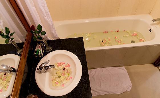 Bien Vang Hotel Da Nang Bagian luar foto