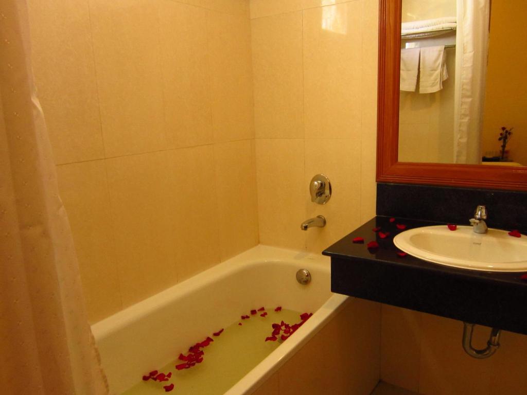 Bien Vang Hotel Da Nang Bagian luar foto